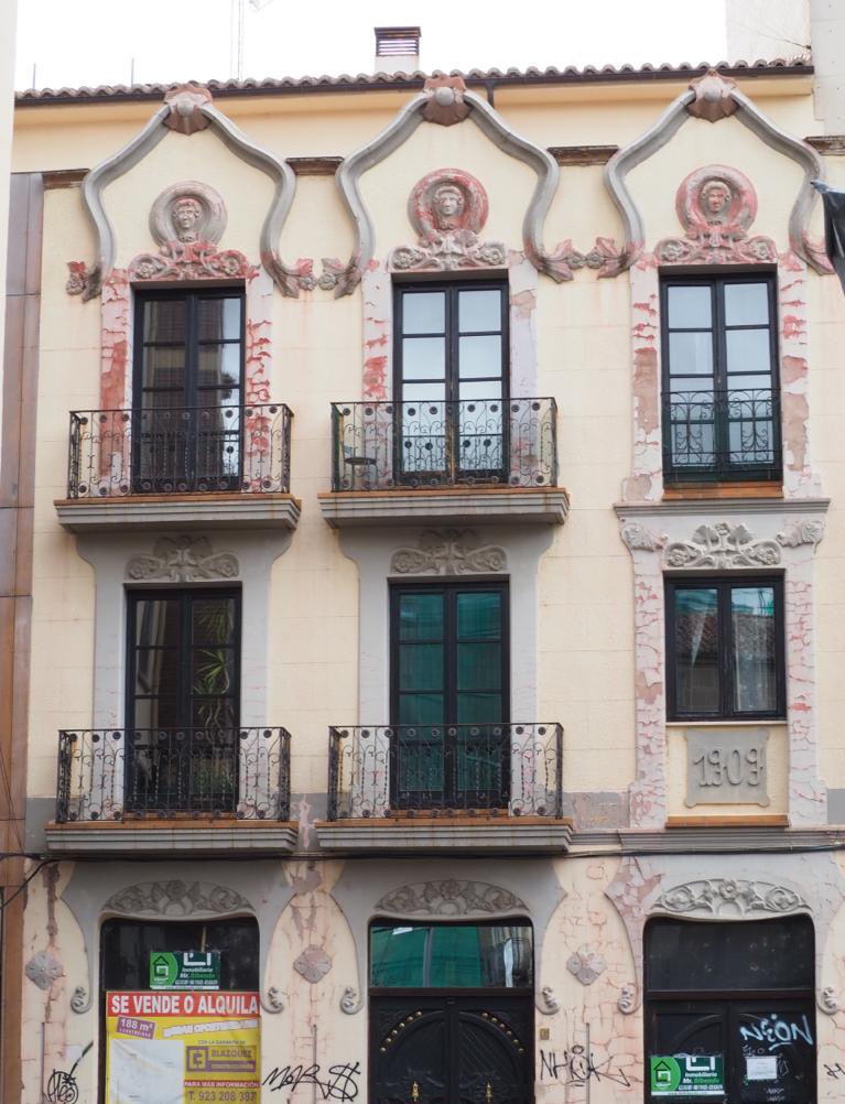 gagoruiz's tweet photo. ¿Conoces estos edificios de #Zamora que necesitan una protección inmediata? Acompáñame en este paseo por la arquitectura no protegida de nuestra ciudad. #Zamoraentuits https://t.co/rYGHkWnwOe