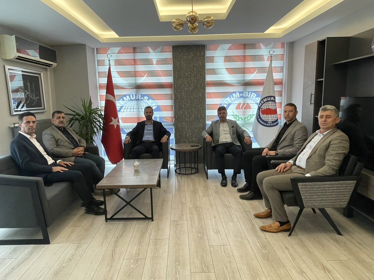 Samsun Memur-Sen İl Başkanımız @Hamdiyildiz55 ziyaret ederek, Samsun’daki sendikal faaliyetler ve çalışma hayatı üzerine istişarelerde bulunduk. Misafirperverliği için kendilerine teşekkürlerimi sunuyorum.