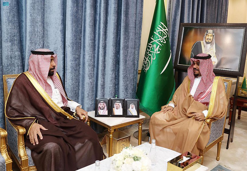 KNews2030_KSA's tweet photo. التقى صاحب السمو الملكي الأمير تركي بن هذلول بن عبدالعزيز نائب أمير منطقة #نجران في مكتبه بالإمارة اليوم، بأمير الفوج الـ 39 بالحرس الوطني في نجران مشل بن سالم بن طوالة واستعرض سموه خلال اللقاء الأعمال المتعلقة بالفوج في منطقة نجران. #واس #خبر_الرياض https://t.co/u6kkaBrH0V