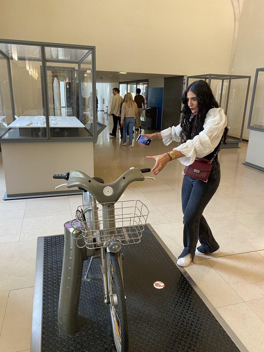 What a revival at the <a href="/ArtsetMetiers/">Musée des Arts Métiers</a> 🚲 #GEMDSM #Paris #velib