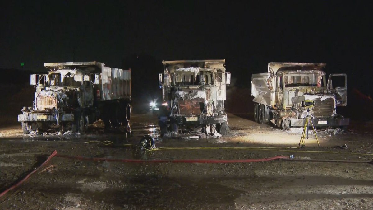 MidionNae's tweet photo. #Chile: Arson Attack Against Baeza Trucks Claimed by 'Maipo Insurrectional Cell - New Subversion' [English-language translation]: https://t.co/62ZNGtY20k
#DirectAction #EcoStruggle #Translations https://t.co/E98Kk3NIpo
