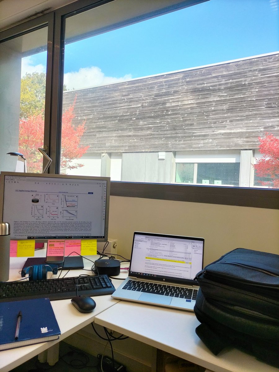 Abbaxkhan1206's tweet photo. Not so often to have ☀️ these days #office #phdlife #welcomewinters https://t.co/1yNnt4LsC8