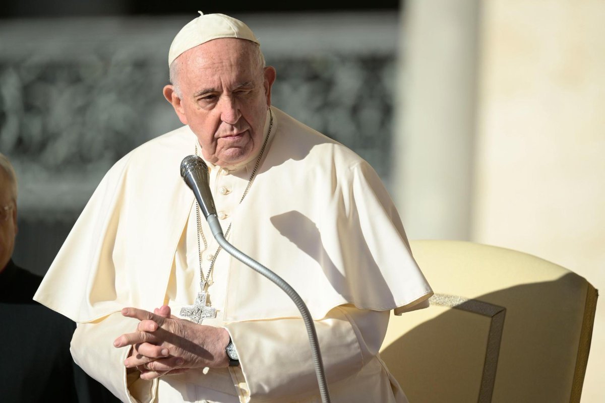 vaticannews_fr's tweet photo. 🕊️ "La prière et la connaissance de soi-même nous permettent de grandir dans la liberté. Ce sont des éléments fondamentaux de l'existence chrétienne, des éléments précieux pour trouver sa place dans la vie."

@Pontifex_fr, Audience générale du 5 octobre 2022 https://t.co/XWvrBdRkKD