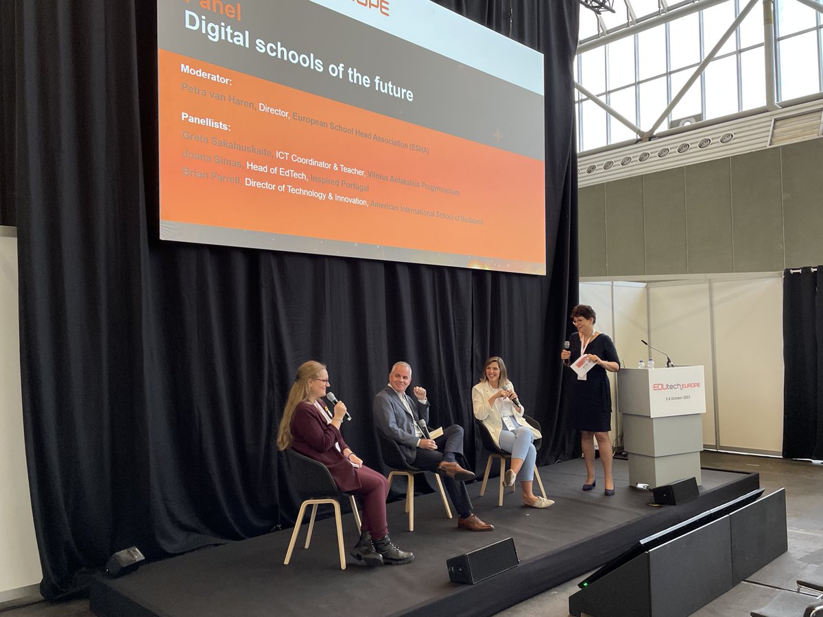 What should we expect of the digital schools of the future? An interesting discussion with our panellists at #EDUtechEurope moderated by <a href="/GPMvanHaren/">Petra van Haren</a>