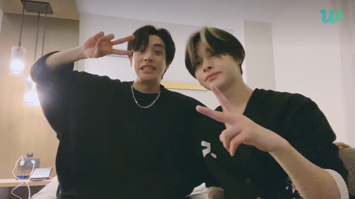 enhypenupdates's tweet photo. [EN-LIVE RECAP 🌟] 221005
“YunKi (Jaeyun + Ni-ki)”

- Jake &amp; Ni-ki came for an unit live~
🐺: Because we're roommates in Anaheim, we came [together] like this~
🐆: [Jokingly] It's so hard (having Jake as a roommate) 😂

@ENHYPEN_members @ENHYPEN #ENHYPEN #엔하이픈 https://t.co/YnqTBVu8iz