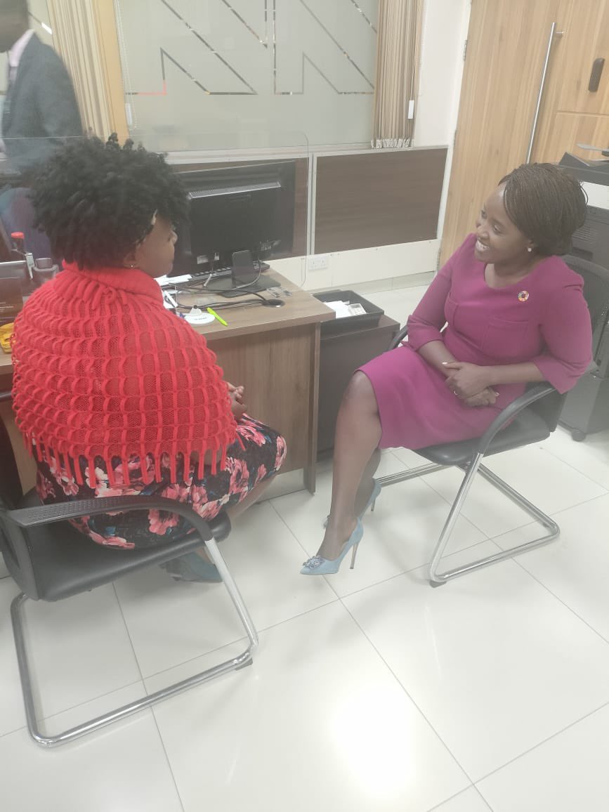 NCBABankKenya's tweet photo. Jacquie Muhati, Deputy Director Marketing and Head of Brands interacting with customers at our Prestige Branch #ServiceTheNCBAWay #sustainingcustomerinclusion #CustomerServiceWeek2022 https://t.co/zk3wAo1Pg5