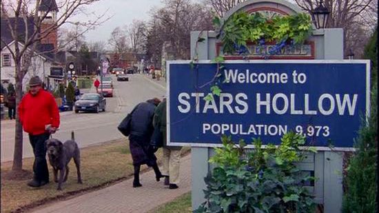 olsenshargitay's tweet photo. happy 22 years of the show that has brought me so much comfort over the years. The show that gave me lorelai gilmore. The show that introduced me to lauren graham. forever grateful this show exists. @GilmoreGirls happy anniversary <3 https://t.co/KDvwjUD4Yr