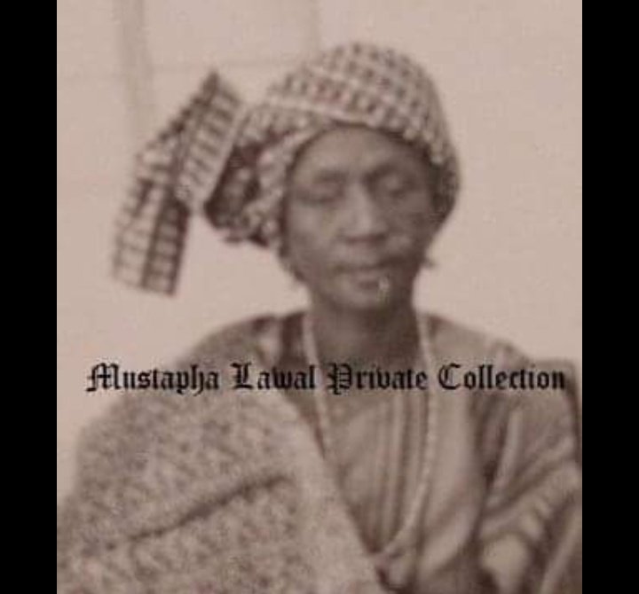 abbkar_ai's tweet photo. Hajiya Hafsatu Bint Abdulkadir Maccido, Wife of Sardauna. A Woman Who Choose To Die So That Her Husband Could Live In 1966 Coup...

Thread:🧵 https://t.co/wLGlognmgU