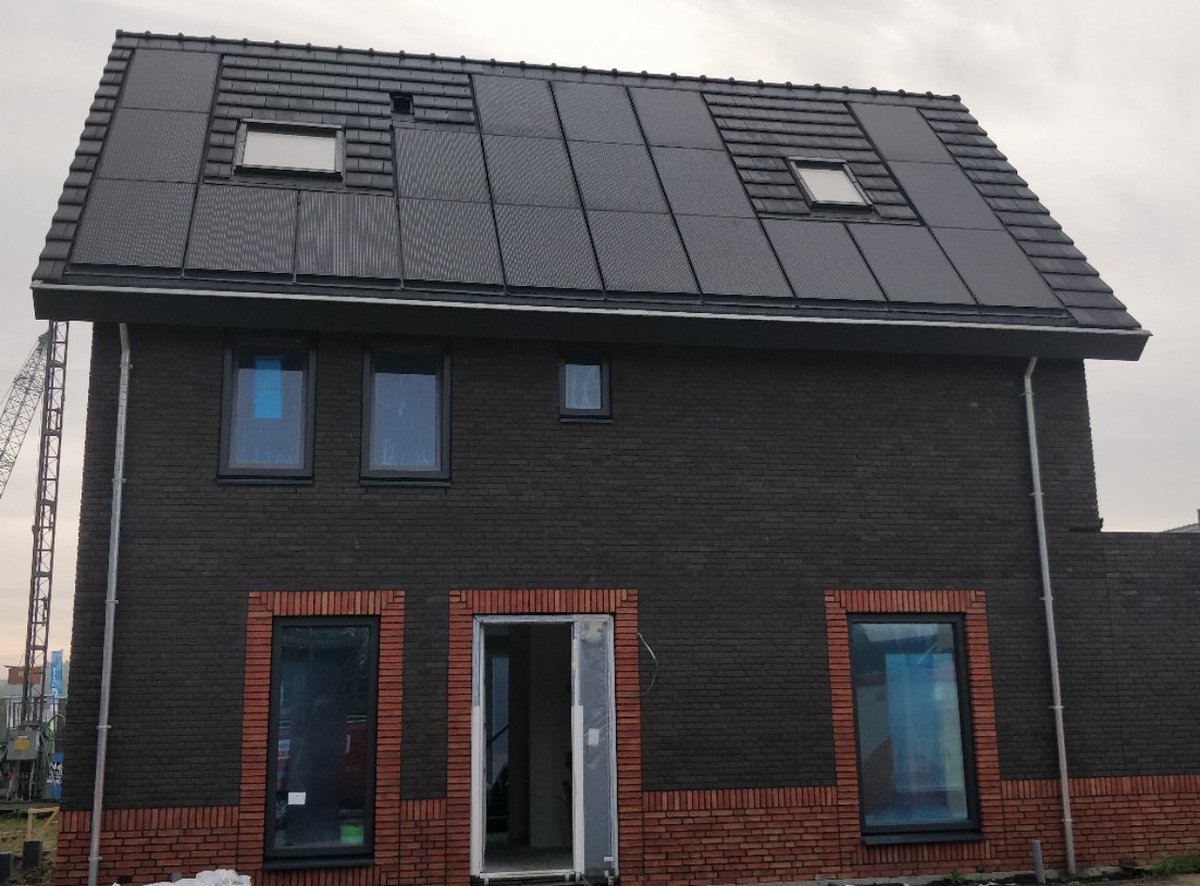 ViridianSolarNL's tweet photo. Toepassing van het #indakzonnepanelensysteem #Clearlinefusion van @ViridianSolar in nieuwbouwlocatie 'Detmerskazerne' te Eefde door @Hegemanbouw.
@vanbuurengroep
#4BLUE
#BuildingIntegratedPhotoVoltaics #BIPV #FusionRoof #ViridianSolarExperienceCentre #VSEC #FusionForest https://t.co/hUN4Egxjlf