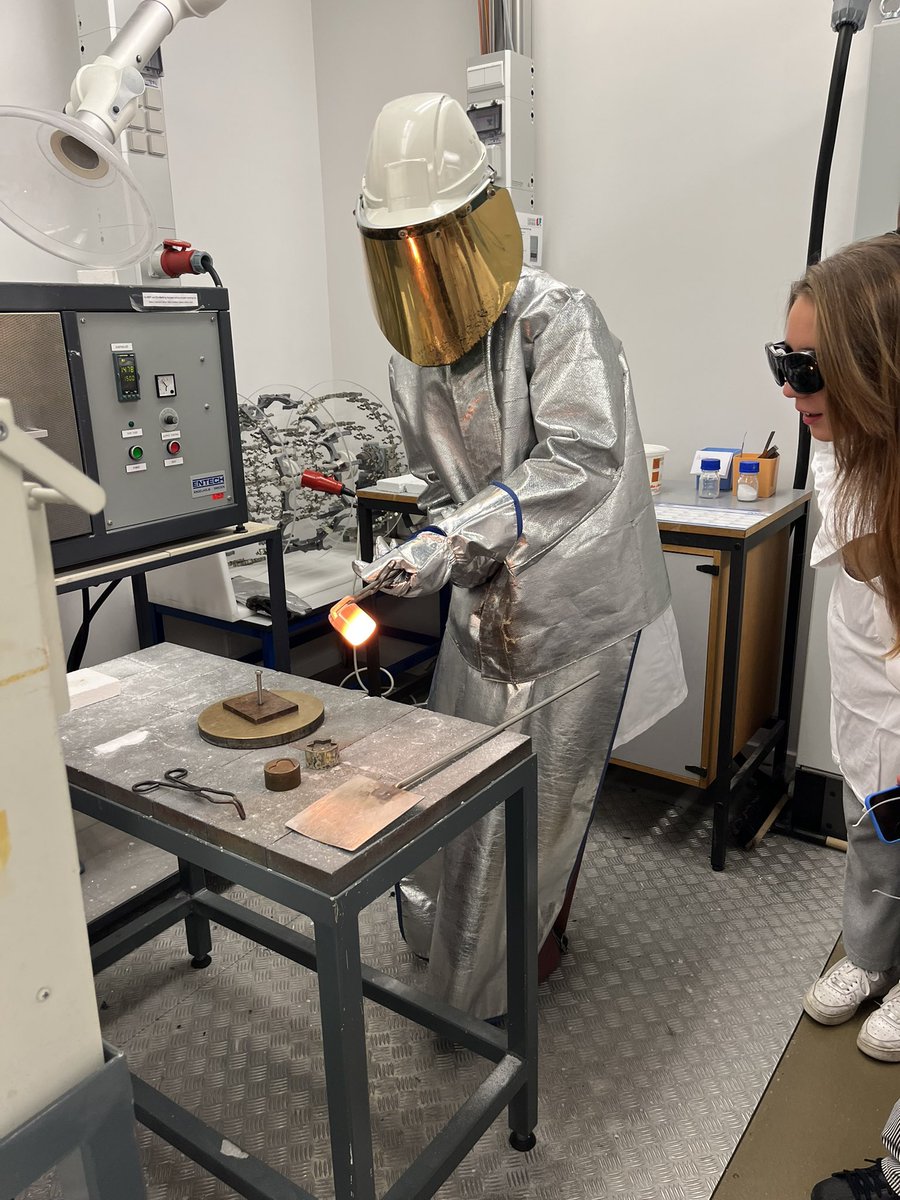 CejnaQuist's tweet image. Today, we arranged #girlsdayinscience, which is a national event by @nvhus. We hope to inspire and attract more girls into #STEM. 

We organized a workshop on glass. Elsebeth Juhl Pedersen introduced her research and the students visited our lab.
#girlsinscienceAAU