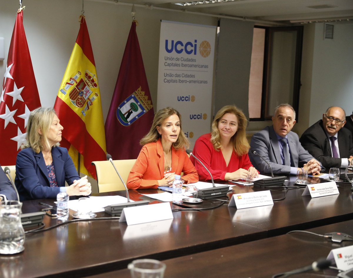 InmaSanzO's tweet photo. 🔵Un placer inaugurar con @Almudena_Maillo el Comité Sectorial de Seguridad y Policía de la @UCCI_SG.

Una gran oportunidad para intercambiar experiencias en la gestión de la seguridad en nuestras ciudades que den lugar a proyectos de cooperación

https://t.co/0SMqe5cCiP https://t.co/hBe5a0gvuw