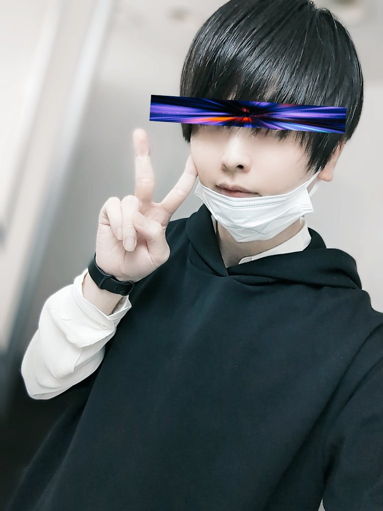 陰キャピースで久しぶりに自撮りするやつ