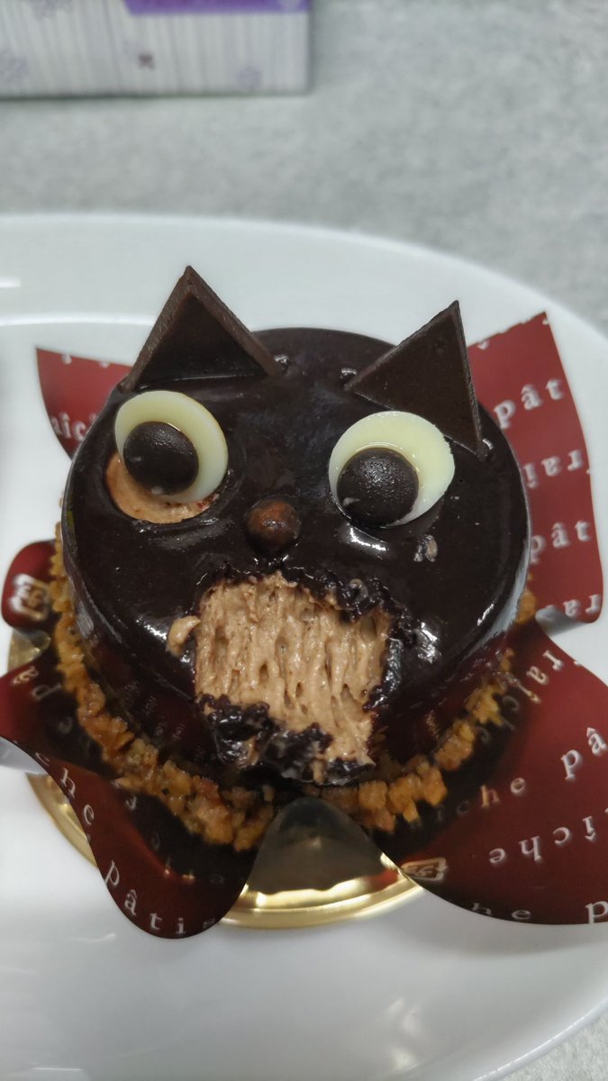 winddyne's tweet photo. シャトレーゼのケーキをいただきました。ちょっと遊びながら食べたけど美味しかった〜😆ごめんね猫タン🐱 https://t.co/EM3cKnBptt