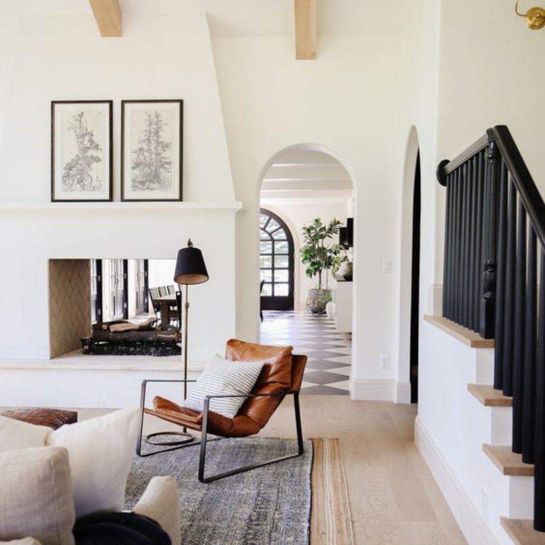 swebbnc's tweet photo. Loving the idea of a double-sided fireplace with exposed beams, white and black contrasting paint colors and warm furniture.❤️
#webbrealtygroup #webbrealtygroupnc #ncrealtor #nchomes #raleighhomes #interiordesign #housegoals #realtorlife #movetonc #howtobuyahouse https://t.co/KB1sviL7tr