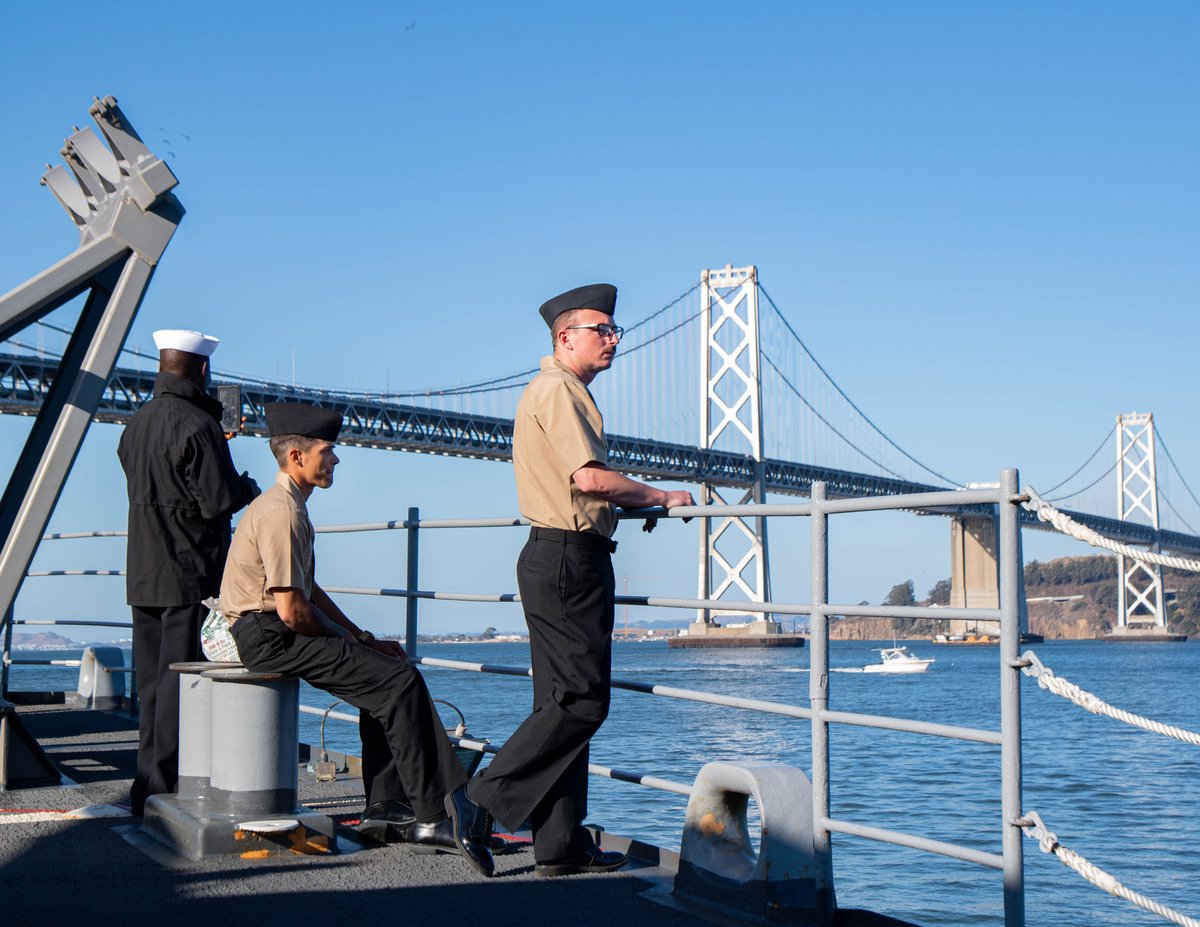 #ICYMI 👀 

San Francisco Fleet Week (#SFFW2022) kicked off on Oct. 3, 2022. SFFW is an opportunity for the American public to meet their Navy, Marine Corps and Coast Guard teams and experience America’s sea services. 

#NavyOutreach 

📸: MC2 Sang Kim & MC2 Kaylianna Genier