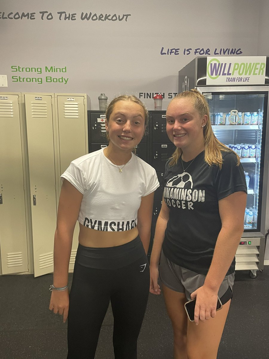 Sztenderowicz13's tweet photo. Morning workouts before school with these two @bsztenderowicz @avasztend. #willpower #strongsisters https://t.co/V5YVhJPPBD