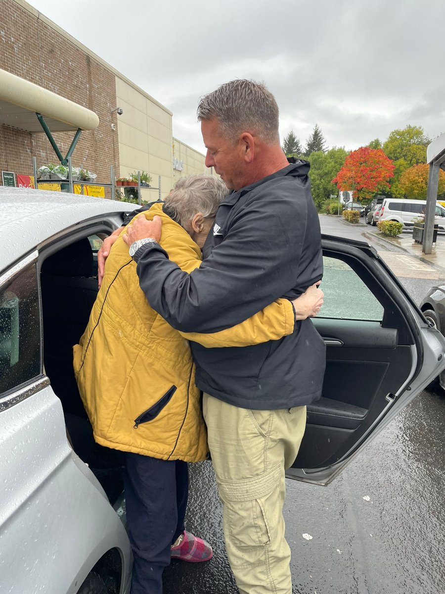rashielee's tweet photo. Nan was popping out today and it turned out her taxi driver knew her and hadn't seen her in years. Nan used to send him Xmas cards every year. ๐ญโค๏ธ
#community #tearsallround https://t.co/IzVsAx17Ya