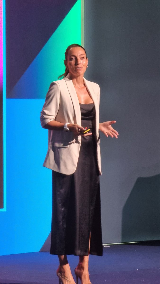 the_dr_Do's tweet photo. 🇧🇬Our🇧🇬Ivet on Dell Tech Forum
😍😍😍
#DellTechForum
#Post4Gadget
#CEE
#Belgrade https://t.co/xUHn0S76tH