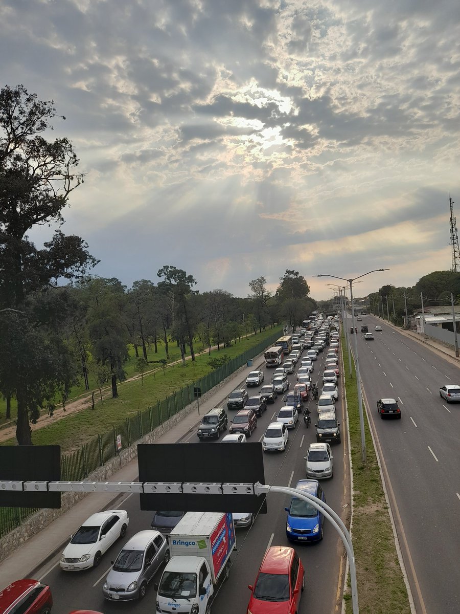 briancaceresv's tweet image. No necesitamos más carriles ni viaductos, necesitamos transporte público de calidad y amigable con el medioambiente