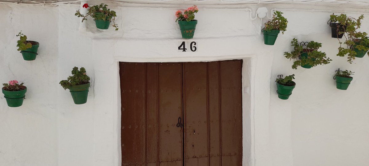 HassaneTraveler's tweet photo. Aqui hay pueblos que amanecen tan blancos que parece que los pintan todos los días. Por ejemplo,
#PriegoDeCordoba #Andalucia 
#TeMerecesEspaña #Cordoba https://t.co/GiiXRjRHFi