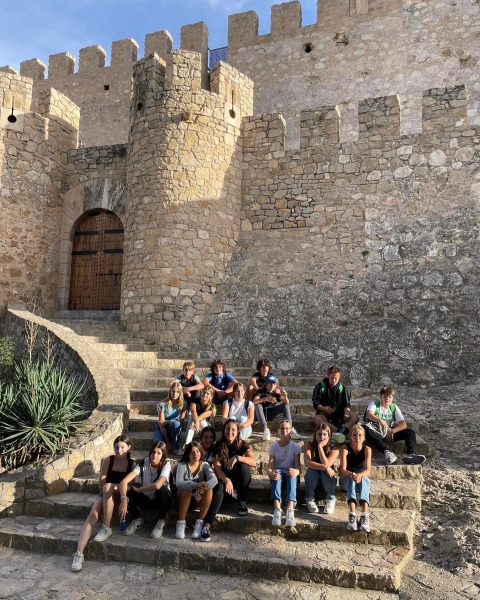 mariadeperetti's tweet photo. Des découvertes de monuments, de paysages, des souvenirs gravés dans les mémoires. L’échange Erasmus est riche et intense ! Merci à l’ies la Torreta pour cet accueil et cette organisation.
#ErasmusPlus #GenerationErasmus @accorse https://t.co/tqZO1bnt7j