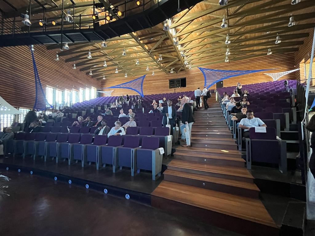 NewsTankEduc's tweet photo. #UR40 | @lamoureuxmanon est à @Univ_Reunion pour le colloque des 40 ans de l’#université🎓
Le point sur les enjeux, les rencontres et les actualités sont à retrouver sur @NewsTankEduc. #Staytuned https://t.co/V6nZ6h0ZDS