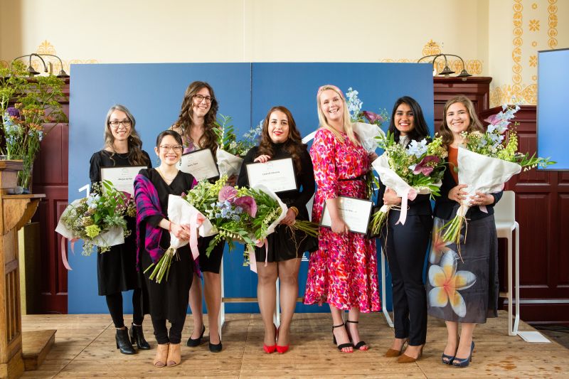 Het L'Oréal-Unesco #forwomeninscience fellowship wordt uitgebreid! Dit jaar kunnen zowel vrouwelijke wetenschappers uit de Life Sciences als STEM (nieuw!) een aanvraag indienen. Hiermee wordt het gelijkgetrokken met het internationale FWiS-programma. Call open: 16-01-23.