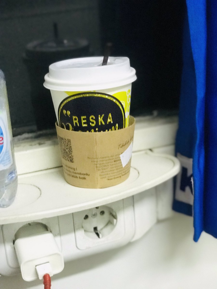 Balik k banyuwangi dengan KA sritanjung, di temani segelas teh premium dari <a href="/KAI121/">Kereta Api Indonesia</a>