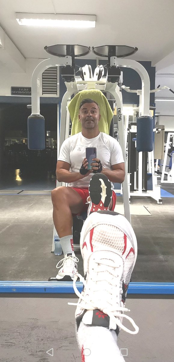 jonxenxi's tweet photo. Es una perdición llevar el tlf al gym😅 https://t.co/6fA5IAn0gP