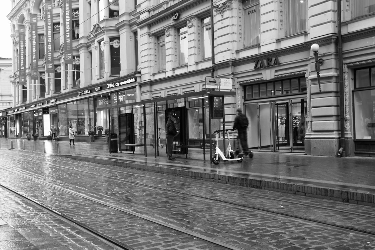 Grey and rainy Wednesday in Helsinki.

#valokuvaus #photography #myhelsinki #streetphotography https://t.co/NDnWPrE4HH