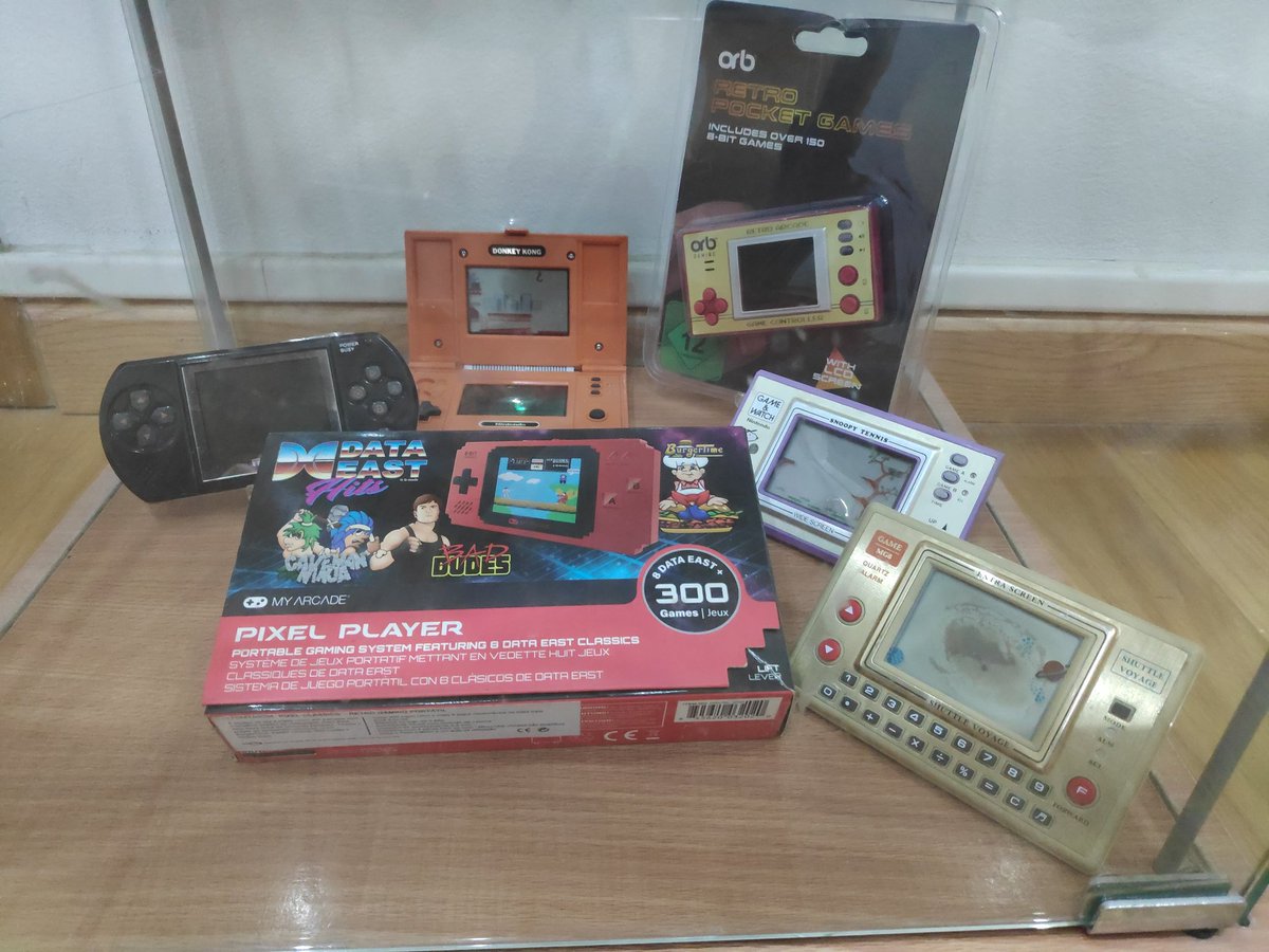 dv_tuner's tweet photo. 🕹️ Consolas de jogos portáteis. Tenho algumas aqui e outras por juntar. Gostas?
#retrogaming #nintendo #gameewatch #jogos #consolas #consolasretro https://t.co/OfPWVCgH4J