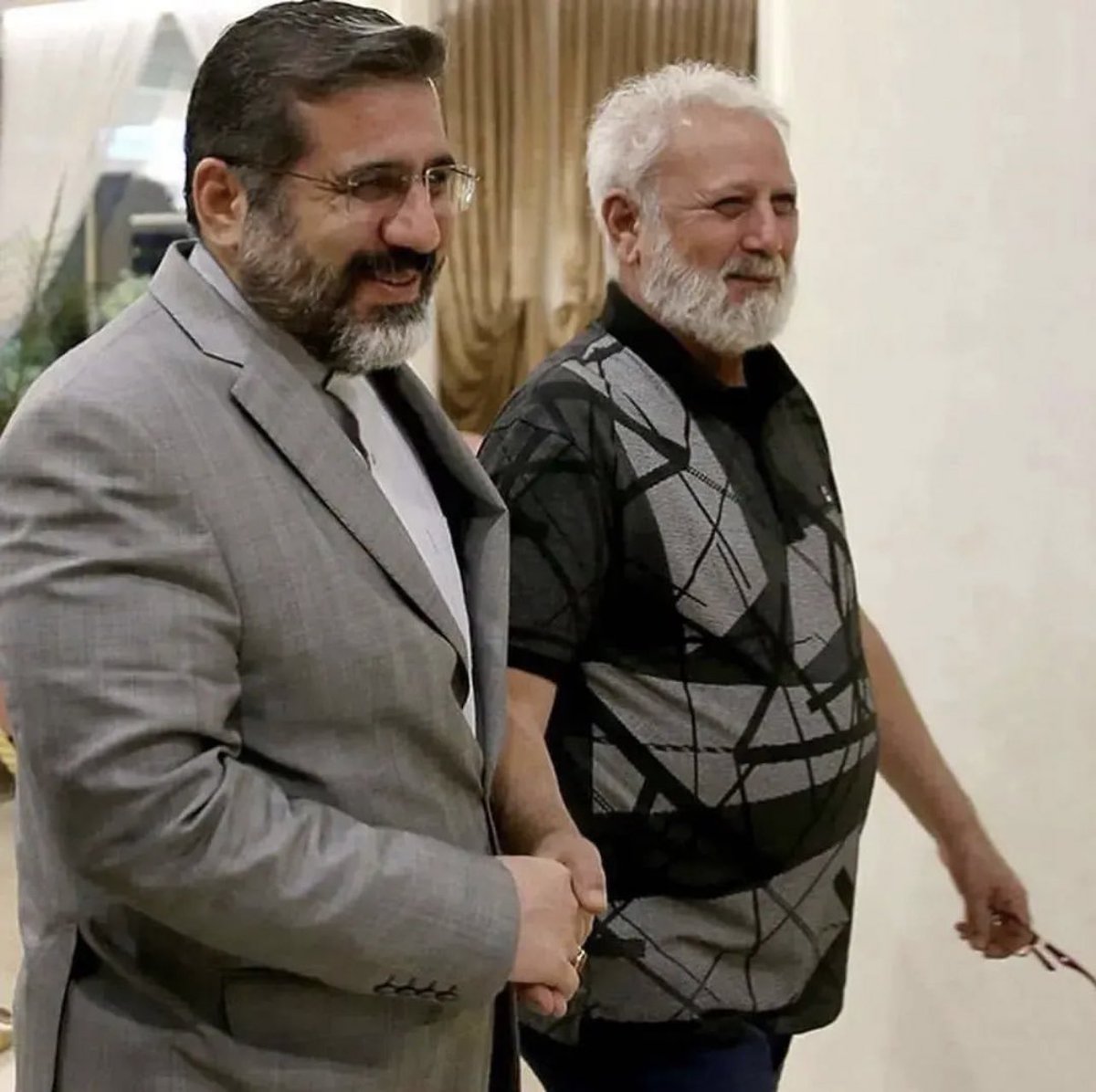 Goftaniha's tweet photo. بازیگرانی که روز گذشته در #مشهد با وزیر ارشاد دیدار داشتند
#حافظه_تاریخی ملت این خائنان را فراموش نخواهد کرد.
#مهسا_امینی  #MahsaAmini 
۱/۲ https://t.co/dfcfKwC0rD