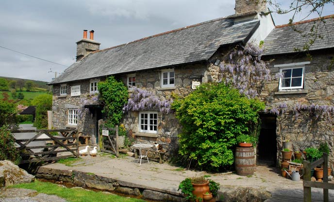 Unique hideaways tweet media