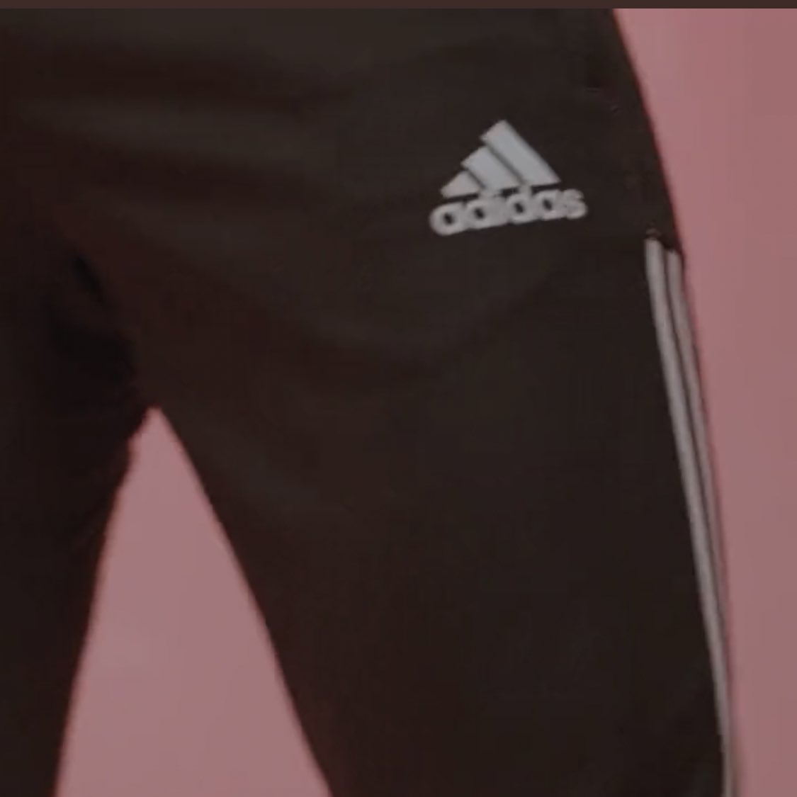 MickyJnr__'s tweet photo. The Al Ahly ๐ช๐ฌ and Adidas partnership runs through until the 2025/2026 season. โค๏ธ๐คฉ
#YallaYaAhly #RedIsComing #AfricanFootball https://t.co/2GfsIjjyvS