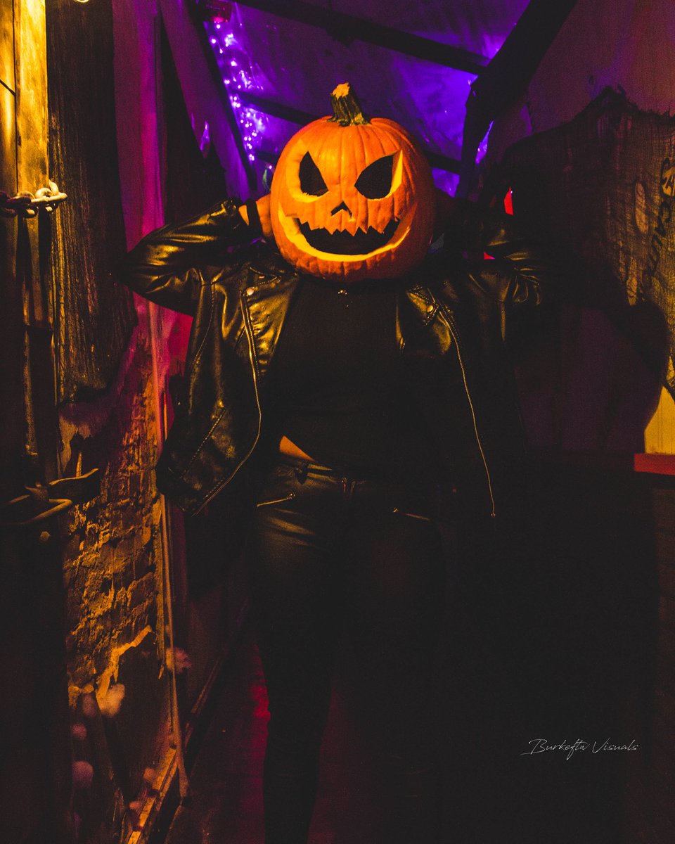 BurkeFtw's tweet photo. It’s Halloween szn 🎃😈🔥
@tinselphilly 
#phillyphotographer #phillyphotographer https://t.co/bEpzlyqXzL