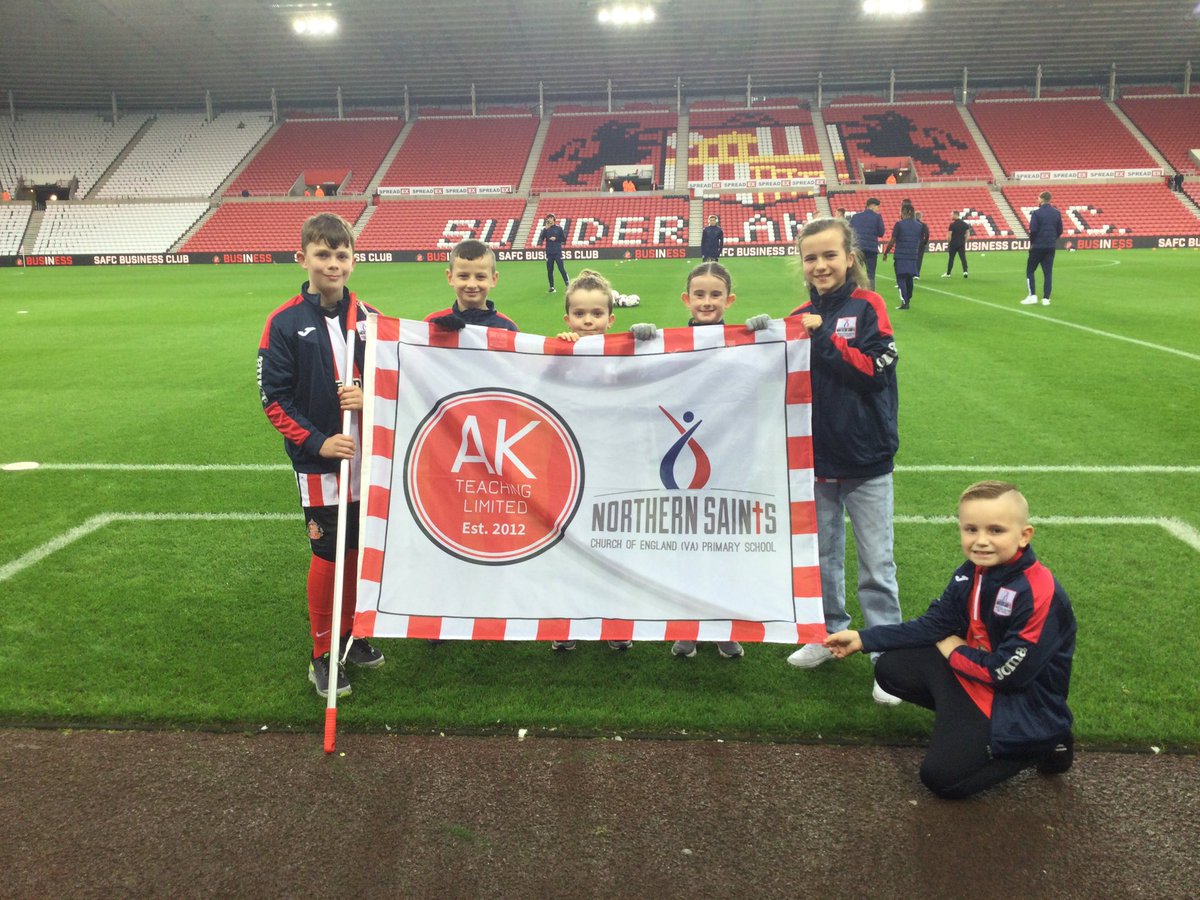 pe_nsp's tweet photo. What a fantastic night at the @SunderlandAFC match last night being flag bearers. All the kids loved it and loved their experience @nsprimary https://t.co/ppirw4NGLU