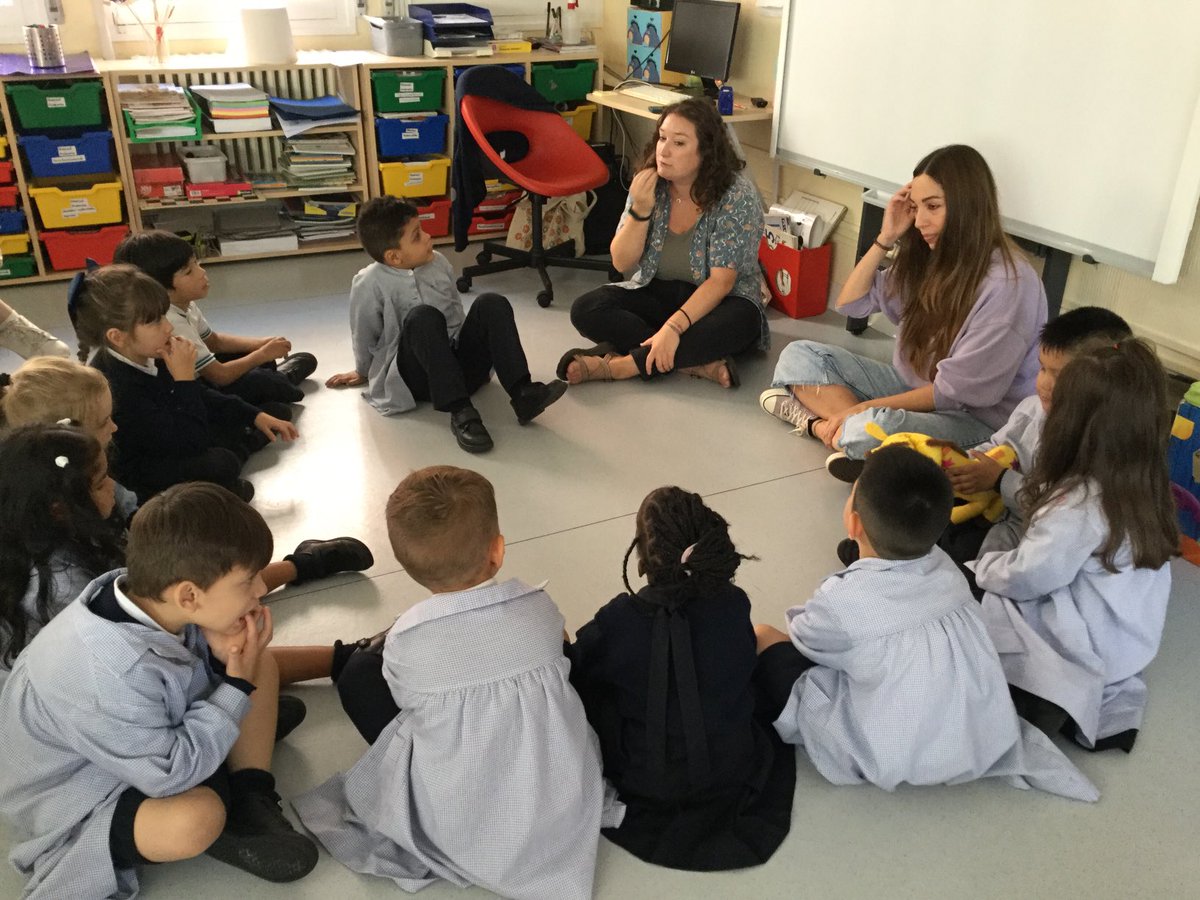 SPAHAURH's tweet photo. #HH3#sanpedroapostolikastetxea. Having fun with the English assistant. Thank you Kaya!!👏🏼👏🏼 https://t.co/jhYGrr5m97