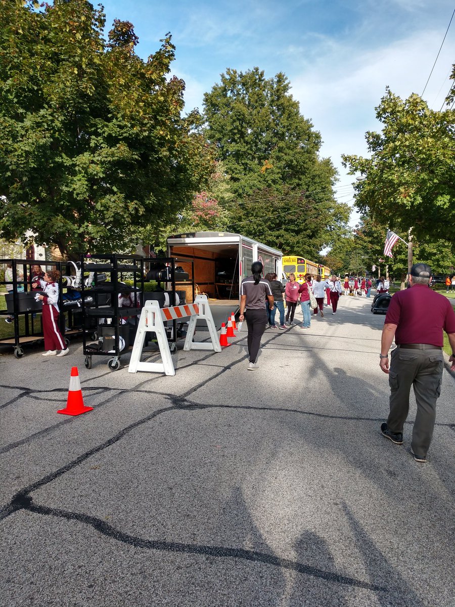 BandHam1's tweet photo. To make last Friday's front yard pep rally, equipment was loaded at the school, unloaded for the pep rally, loaded after the rally, unloaded for the performance at the away game, loaded after the game and finally unloaded back at the school.
#WorthIt
#ChaperoneLife
#RrBandHam https://t.co/3HL3EHEAqo