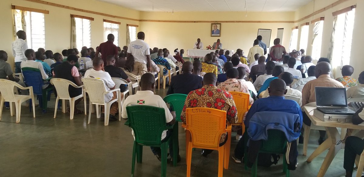 PButanyerera's tweet photo. Ce 5/10, Gouverneur de @KirundoProvince Albert  #Hatungimana rencontre les Administrateurs communaux &amp; les chefs de services déconcentrés pr échanger sur la  sécurité &amp; mise en œuvre d projets du @BurundiGov en vue de promouvoir le bien-être de la populat°
https://t.co/UegU2DhUnI https://t.co/wZmenFE7XC