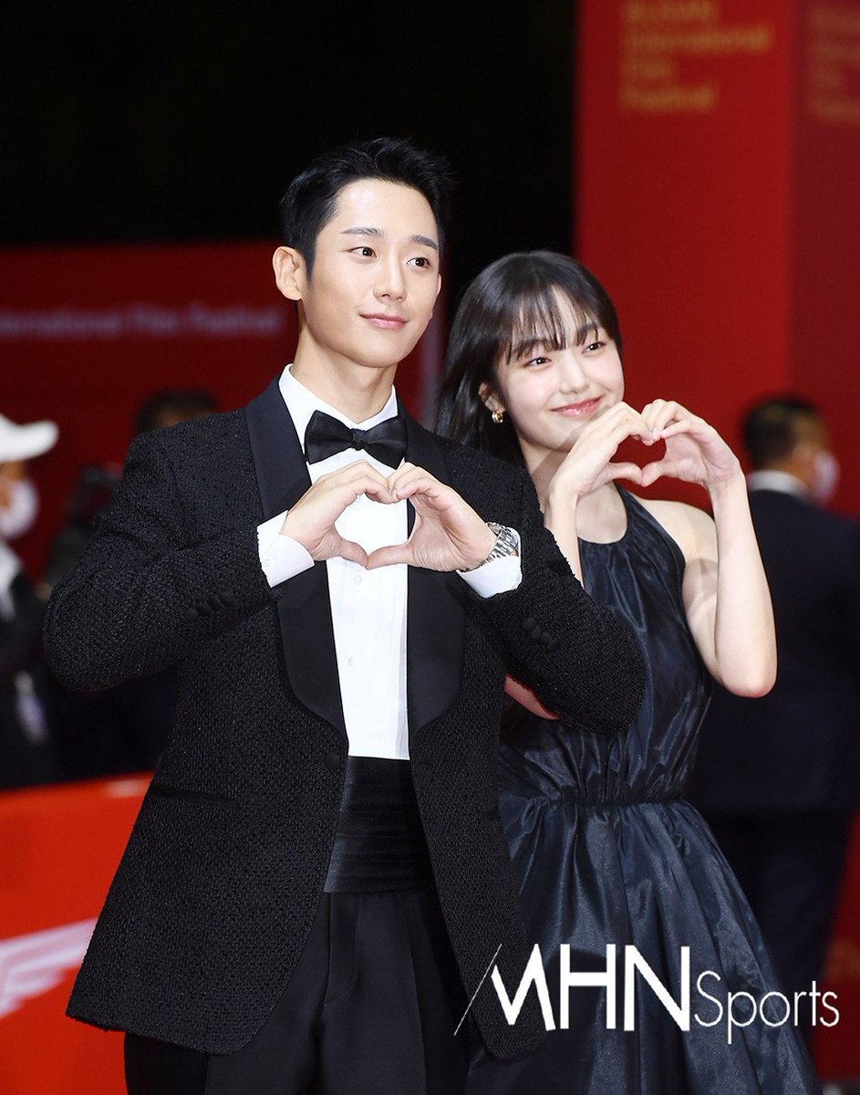 connect_takashi's tweet photo. JUNG HAEIN AND KIM HYEJUN AT THE 27TH BIFF RED CARPET AND OPENING CEREMONY

#JUNGHAEIN #정해인 #KIMHYEJUN #김혜준 #CONNECT #커넥트 https://t.co/M2YKHEB1VW
