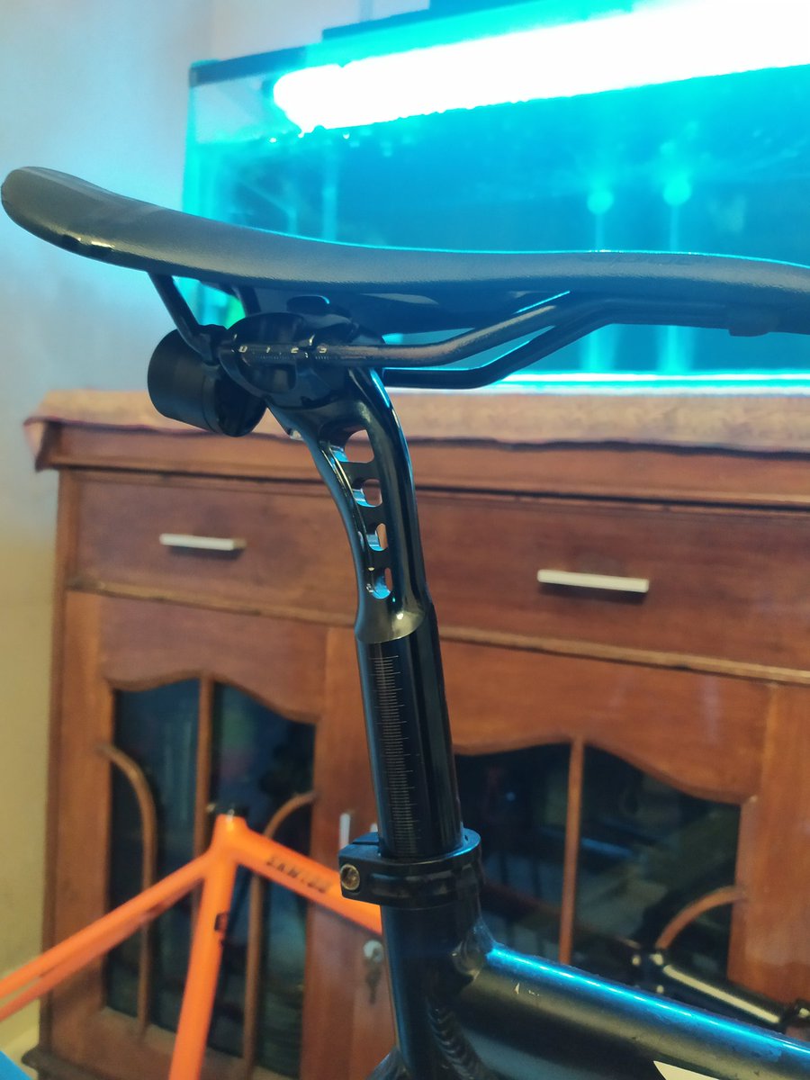 juan_fierstein's tweet photo. WTS wheelset fnR tinggal pakai aja 
-Rims : Araya KS40
- Hub : Giorni
- Ban luar thickslick 700x25
- Ban dalam maxxis (FnR)
-Cog Unbrand 14t
Price : 1.1jt

Seatpost like miche supertype 27.2

Price : 300k 

(ALL Very Good Condition)

Cod bks/jkt. CP : 082297148125 #fnfjb https://t.co/D419mlUQ6M