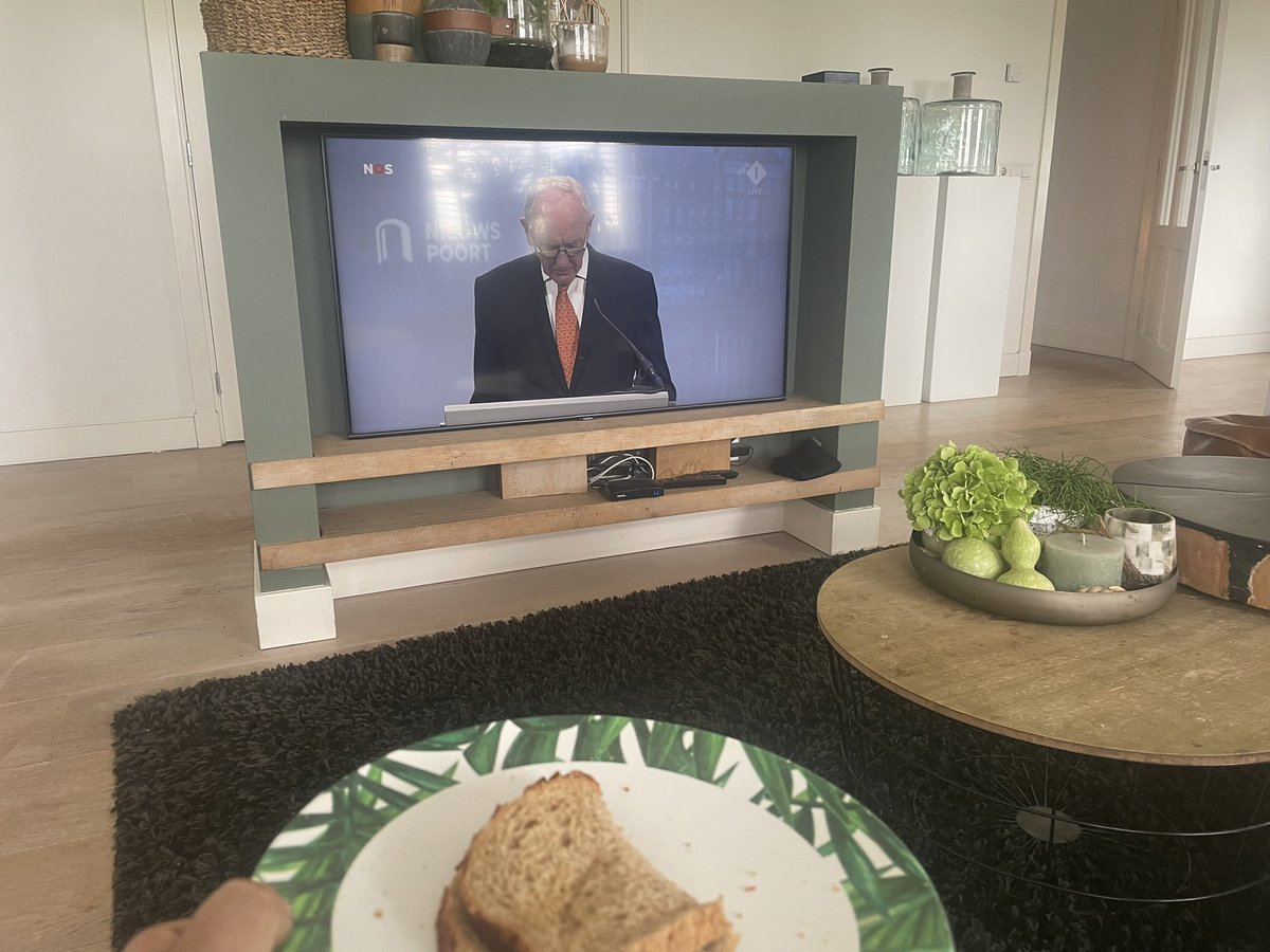 Tijdens het eten even naar #Remkes kijken en aanhoren.

Heel eerlijk, ik vind dit tot nu toe hoopvol.

Hopelijk neemt het kabinet deze plannen ter hand.

Goed gedaan Johan Remkes 👏🏻

#stikstof
#stikstofcrisis 
#perspectief
#dialoog