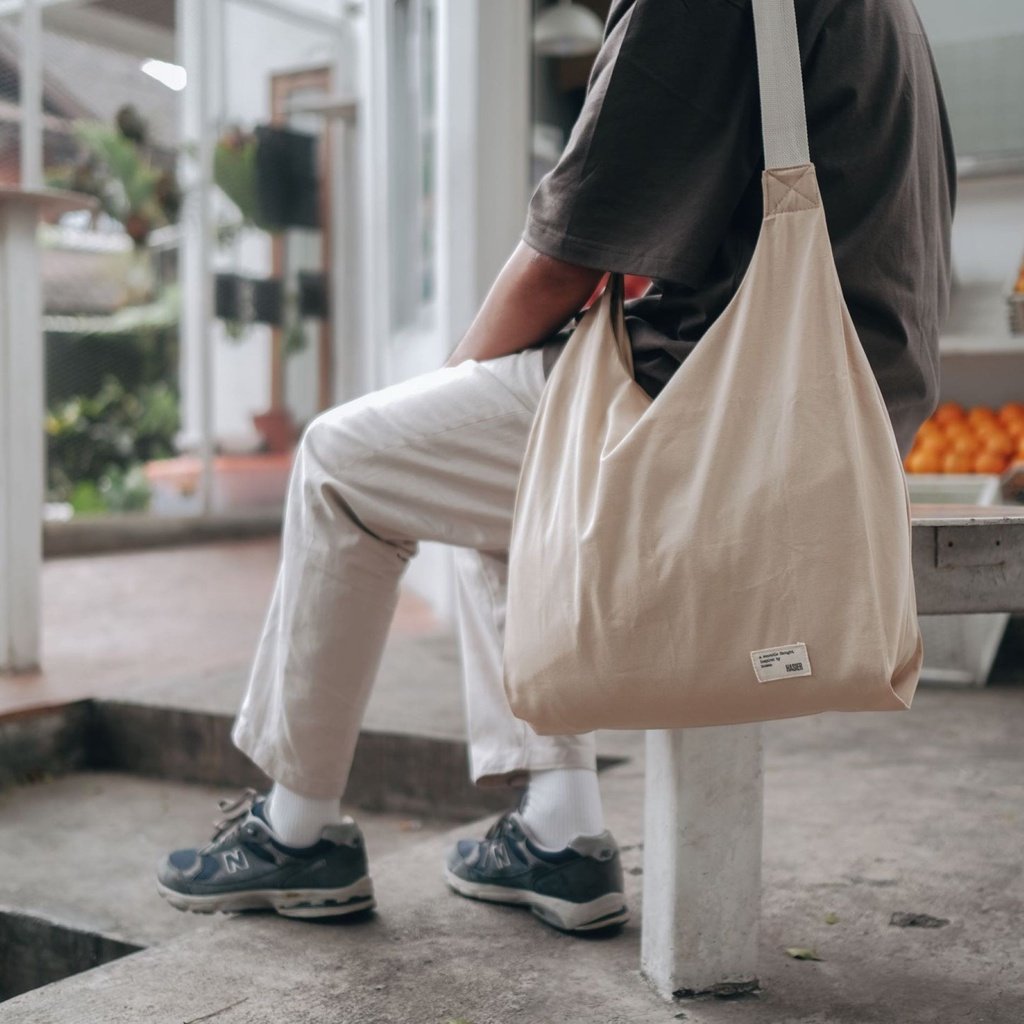 Pinkymacaroon_'s tweet photo. Totebag Kanvas Unisex Bikin OOTD Kece, Part 1 ✨️

Pict 1
📎 https://t.co/ee3jMsP1Nd

Pict 2
📎 https://t.co/HpLPoueuU4

Pict 3
📎 https://t.co/uEdFN4Hhdu

Pict 4
📎 https://t.co/4KFbwtLJCo

OOTD | Fashion | Pria | Wanita | Canvas Totebag | Kuliah | Hangout | Ngampus | Ngantor https://t.co/uiqEeGIHo4