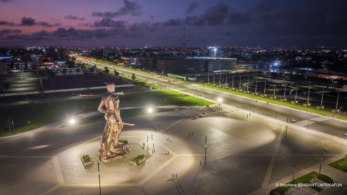 🥰❤️Bienvenue à #Cotonou au #Bénin 
Photo de la place de l'amazone prise par #Stephanebrabant pour <a href="/afrikafun/">AFRIKAFUN PRODUCTION</a> 
#BrandingAfrica #wasexo