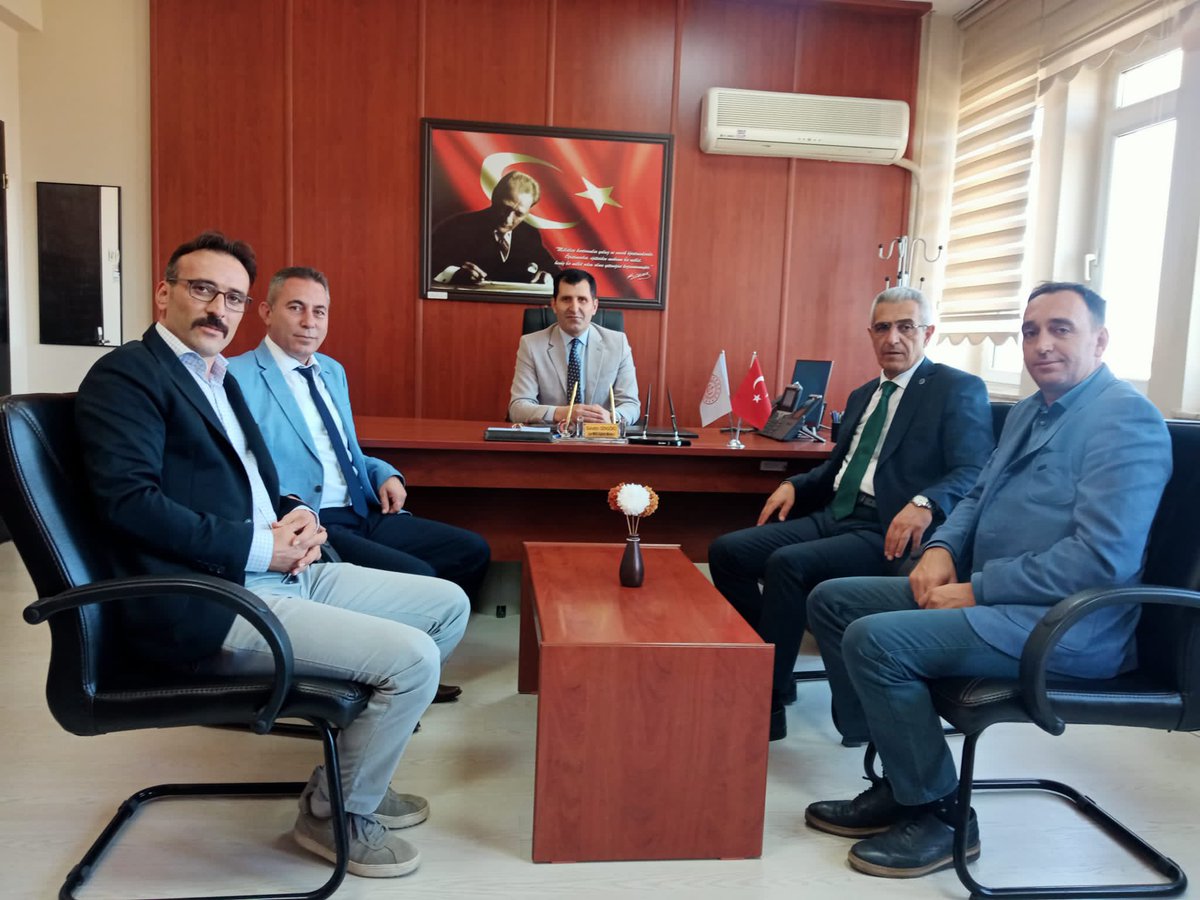 Beydağ İlçe Milli Eğitim Müdürü Bahattin Gengörü’ye hayırlı olsun ziyaretimiz.