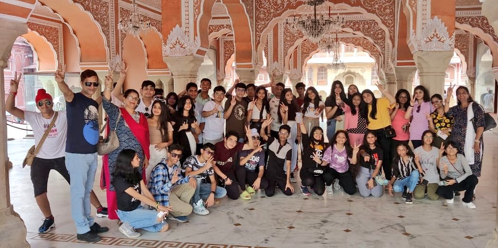 Shambhuj007's tweet photo. City Place &amp; #HawaMahal's attraction left us speechless. Students of #ahlconintl admired the architecture and beauty of the Palace of breeze.  
@ashokkp @y_sanjay @pntduggal @sdg4all @ChopraNavleen @DrAshishSri @MuktaSh37025964 https://t.co/N50ybjlBId