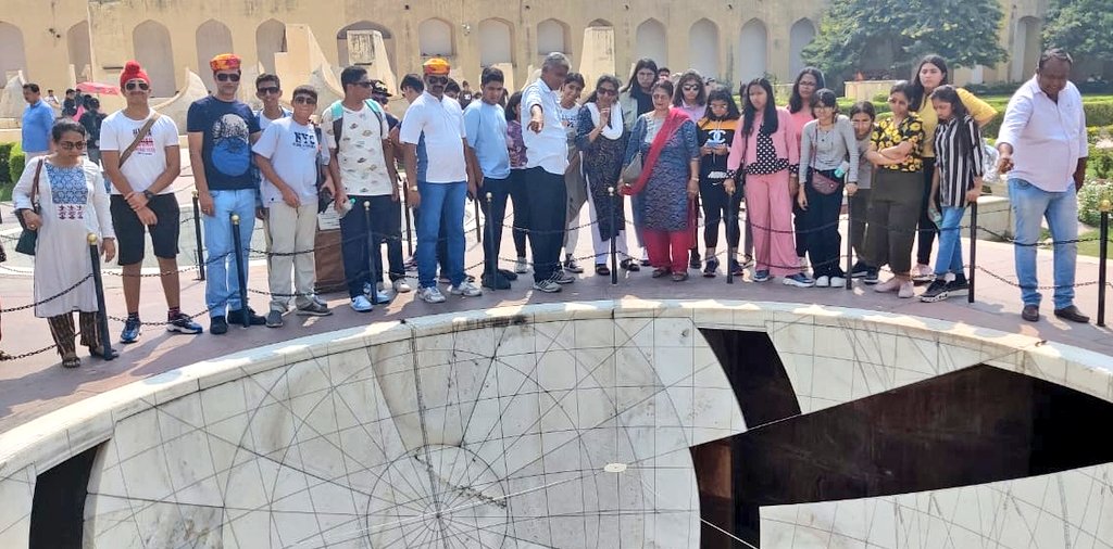 Shambhuj007's tweet photo. City Place &amp; #HawaMahal's attraction left us speechless. Students of #ahlconintl admired the architecture and beauty of the Palace of breeze.  
@ashokkp @y_sanjay @pntduggal @sdg4all @ChopraNavleen @DrAshishSri @MuktaSh37025964 https://t.co/N50ybjlBId