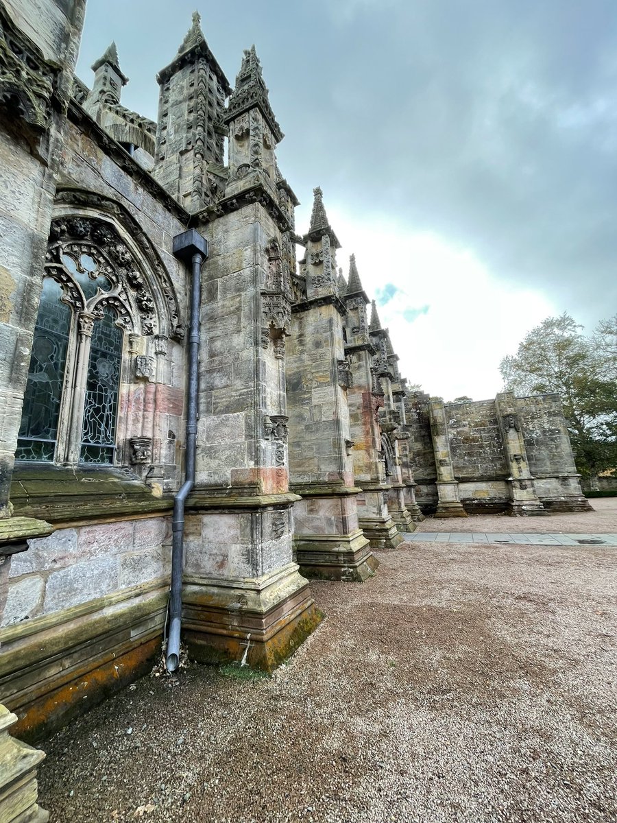 PathMonarch's tweet photo. Do you know when you find a place you are sure speaks to you? Yeah, this is it 🖤 @Rosslynchapel “Magnificent” is the closes definition that comes to mind https://t.co/JLkrD8vlXn