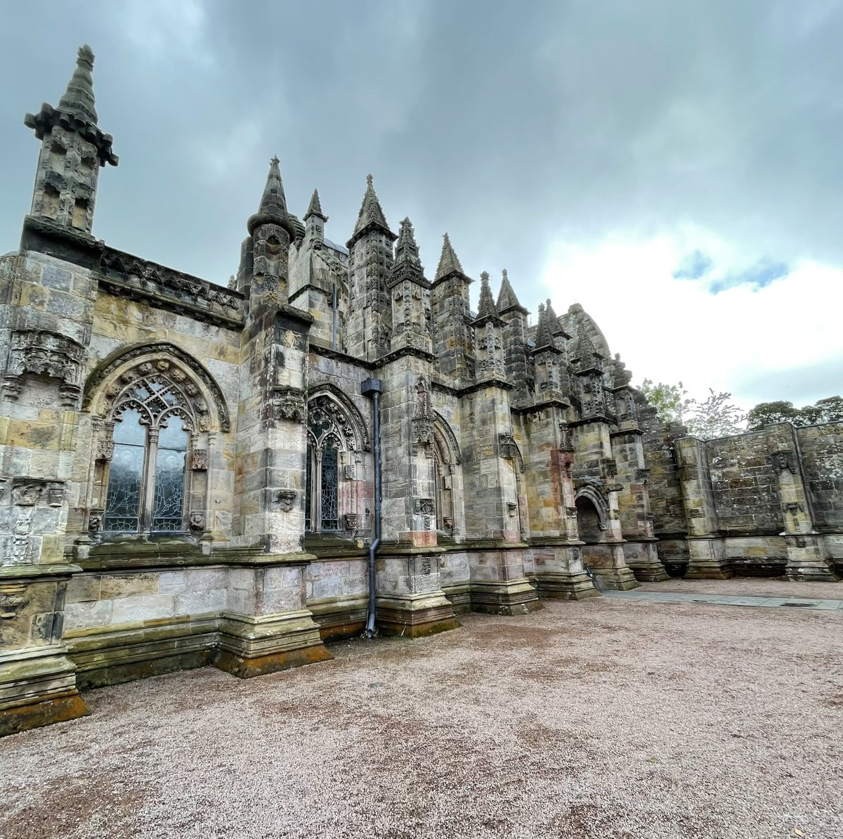 PathMonarch's tweet photo. Do you know when you find a place you are sure speaks to you? Yeah, this is it 🖤 @Rosslynchapel “Magnificent” is the closes definition that comes to mind https://t.co/JLkrD8vlXn