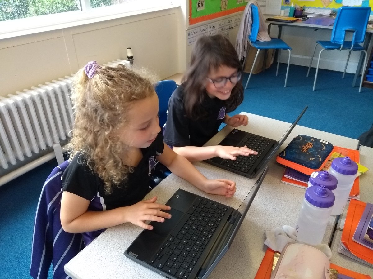 eco_eps's tweet photo. Prep 3 are having great fun working collaboratively on their posters in PSHE today #EPSInspire https://t.co/XI6nINZPTY